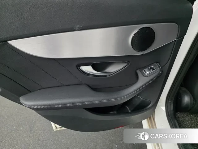 Mercedes-Benz C-Class W205 2021 Белый из Кореи, фото 4