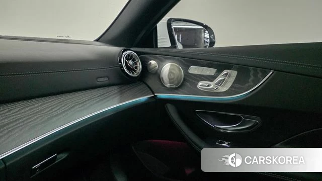 Mercedes-Benz E-Class W213 2021 Белый из Кореи, фото 4