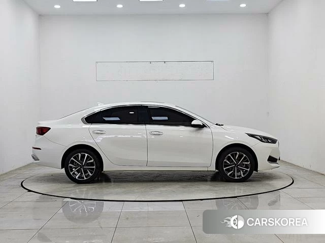 Kia K3 2023 Белый из Китая, фото 4
