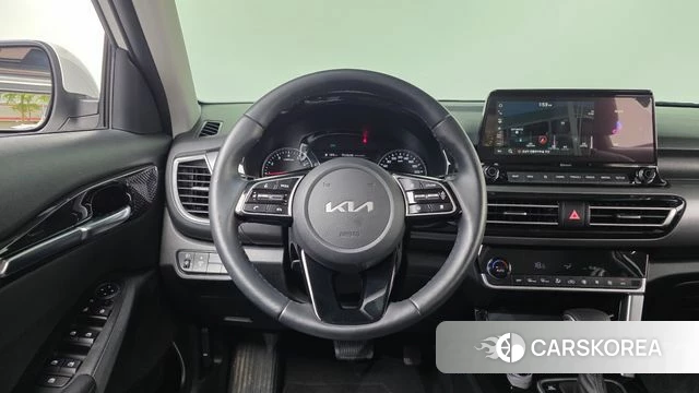 Kia Seltos 2022 Белый из Кореи, фото 4