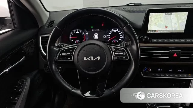 Kia Seltos 2022 Белый из Кореи, фото 4