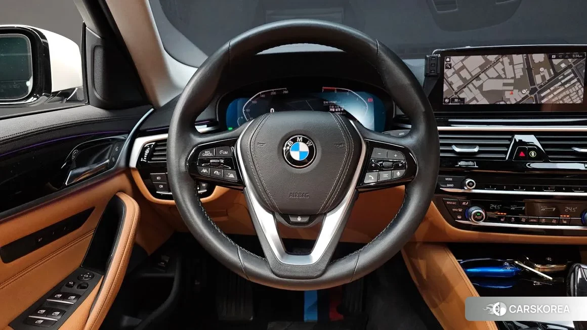 BMW 5 Series (G30) 2020 Белый из Кореи, фото 4