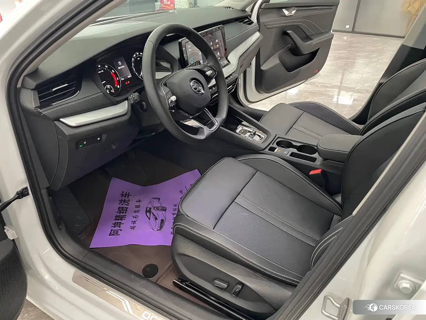 Skoda Octavia 2023 Белый из Китая, фото 4