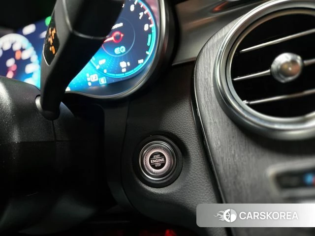 Mercedes-Benz GLC-Class X253 2021 Белый из Кореи, фото 4