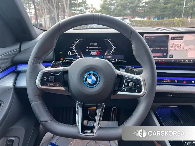 BMW 5 Series (G60) 2025 Белый из Кореи, фото 4