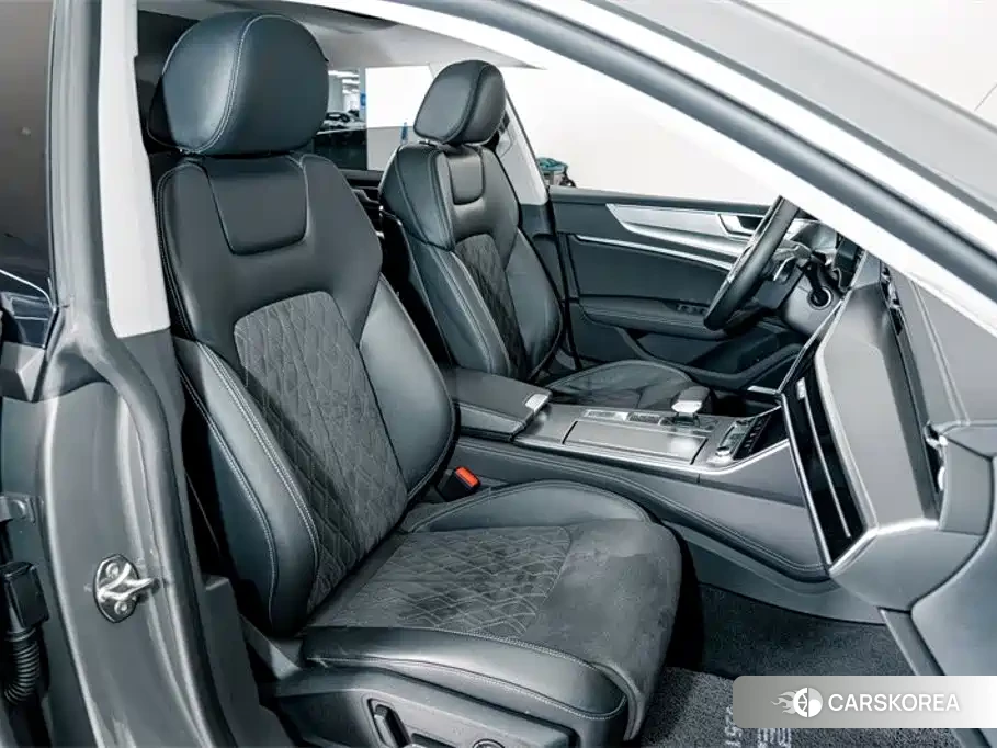 Audi A7L 2026 Silver/gray из Китая, фото 4