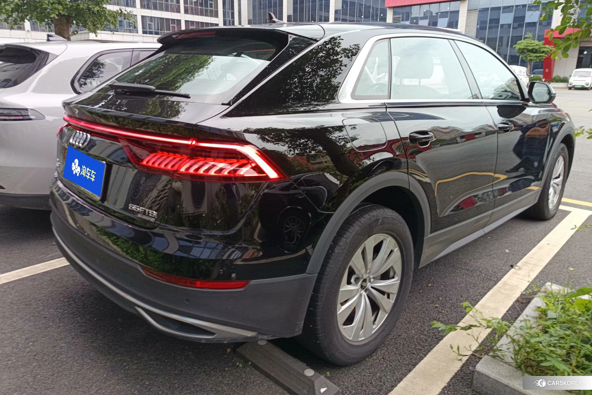 Audi Q8 2020 Черный из Китая, фото 4
