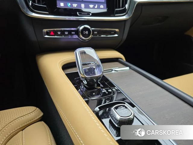 Volvo V90 Cross-Country 2024 Белый из Кореи, фото 4