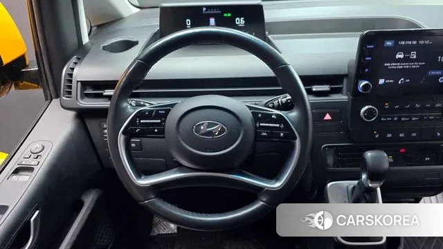 Hyundai Staria 2023 Желтый из Кореи, фото 4