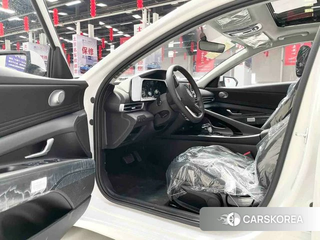 Hyundai Elantra 2026 Белый из Китая, фото 4