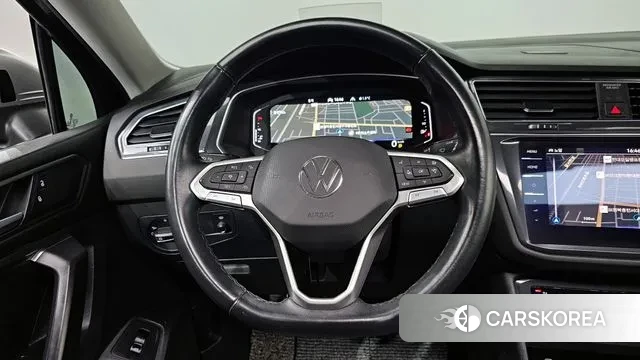 Volkswagen Tiguan Allspace 2023 Черный из Кореи, фото 4