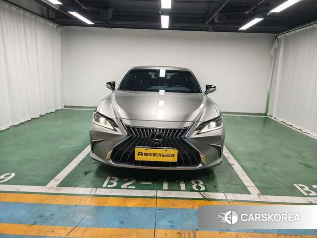 Lexus ES 2022 Серебристо-серый из Китая, фото 4