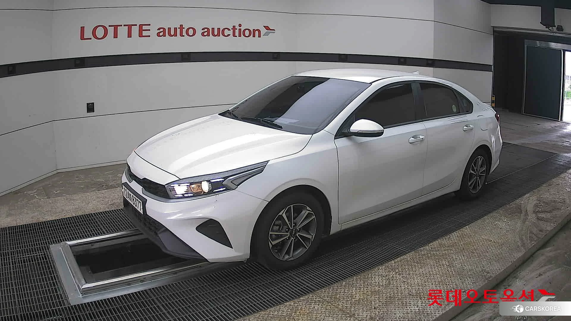 Kia K3 2022 Snow White Pearl из Кореи, фото 4