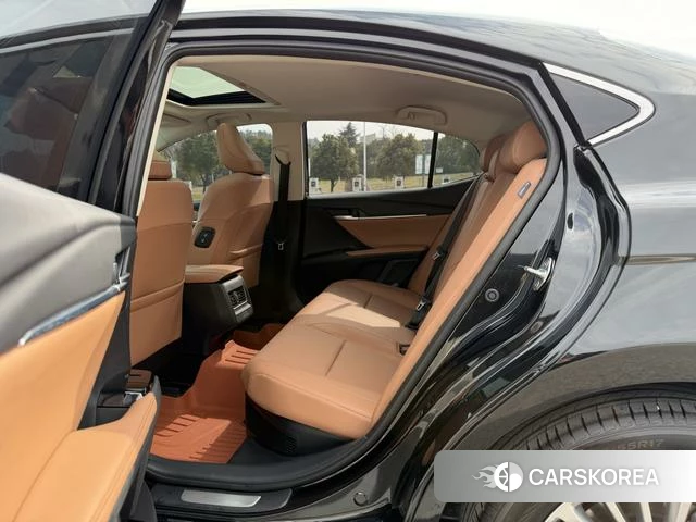 Toyota Camry 2024 Черный из Китая, фото 4