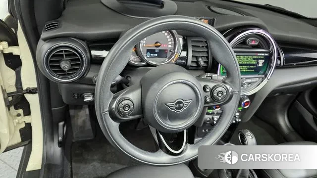 Mini Cooper Convertible 2019 Жемчужный цвет из Кореи, фото 4