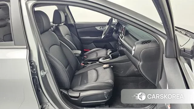 Kia The New K3 2nd generation 2022 Серебряный из Кореи, фото 4