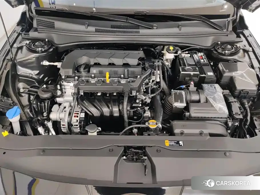 Hyundai Elantra 2025 Черный из Китая, фото 4