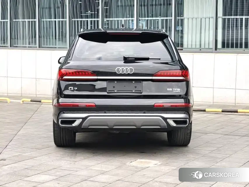 Audi Q7 2023 Черный из Китая, фото 4