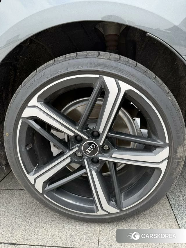 Audi A4L 2024 Темно-серый из Китая, фото 4