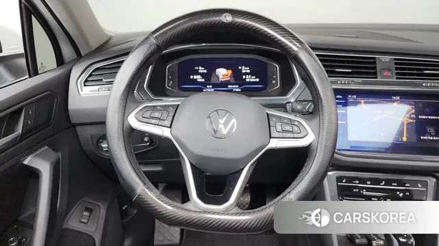 Volkswagen Tiguan second Generation 2023 Белый из Кореи, фото 4
