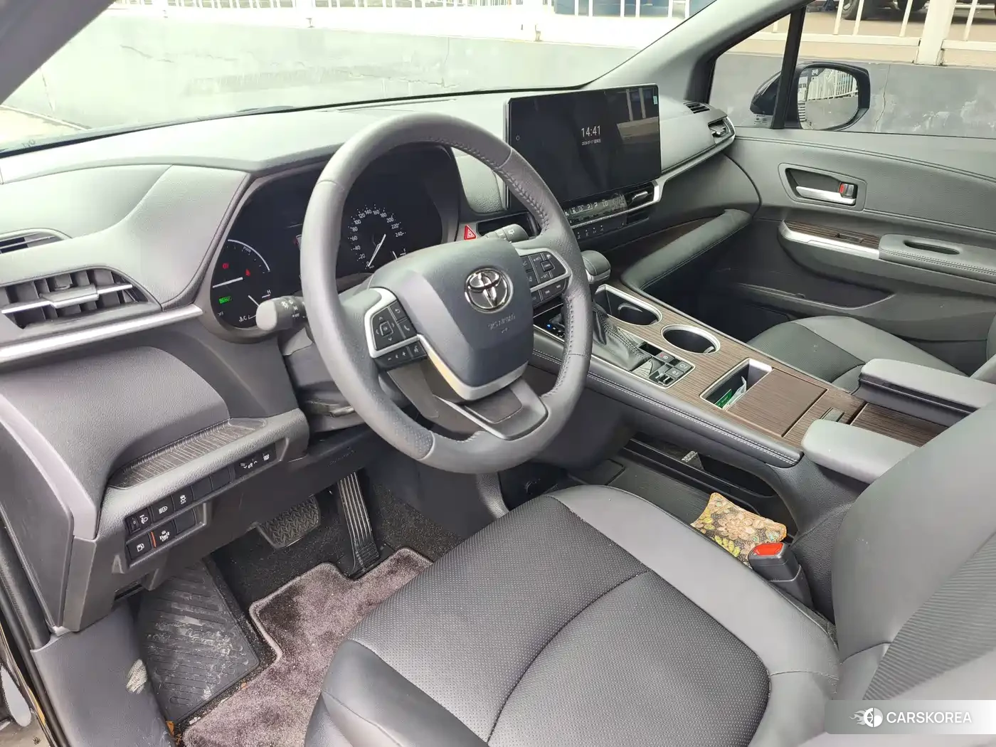 Toyota Sienna 2026 Черный из Китая, фото 4