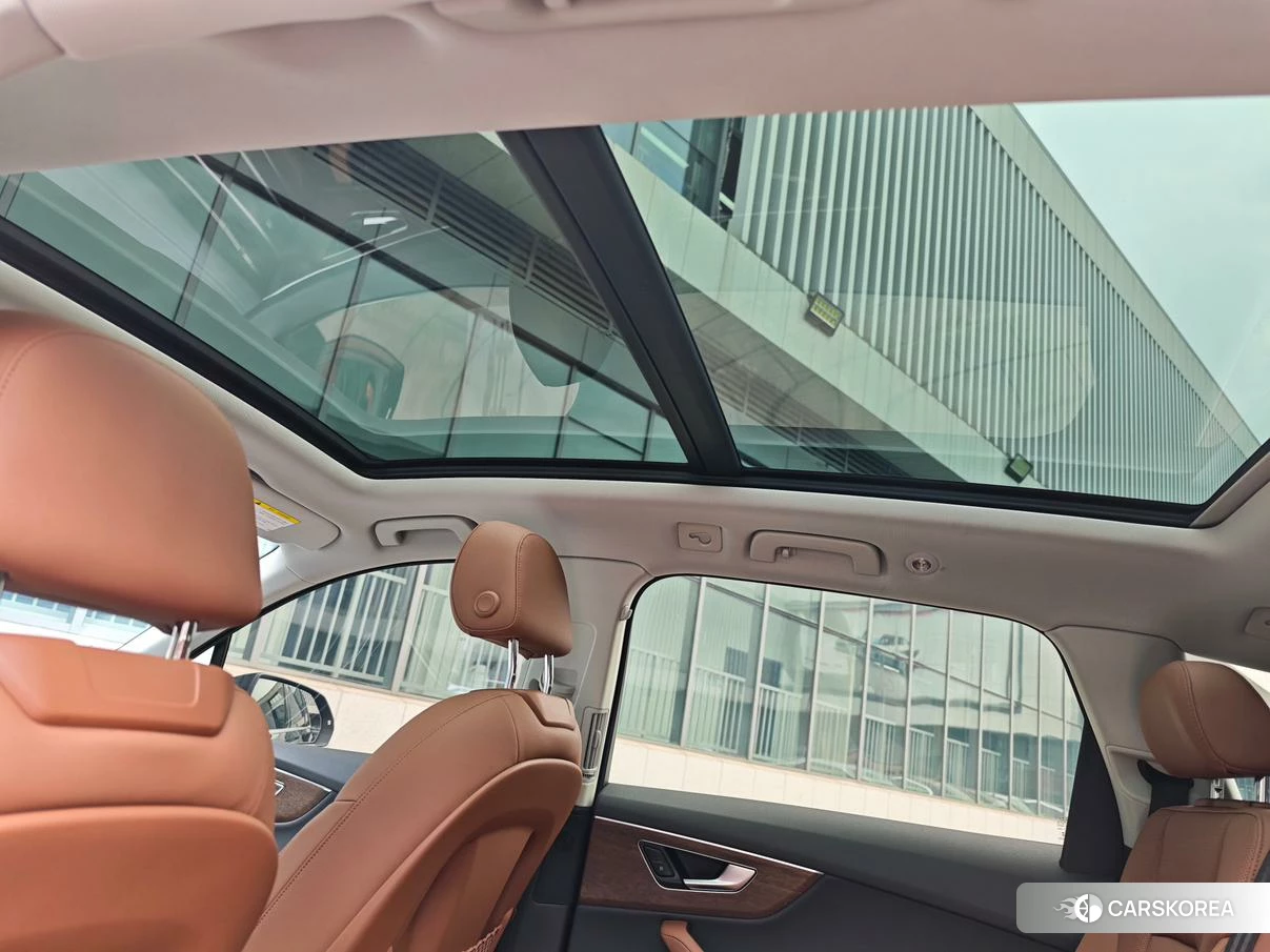 Audi Q7 2022 Черный из Китая, фото 4