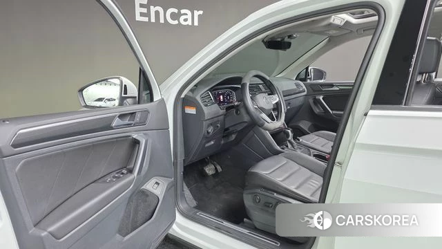Volkswagen Tiguan second Generation 2022 Белый из Кореи, фото 4