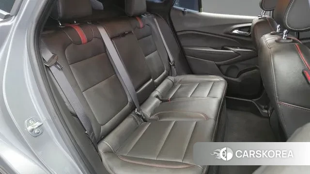 Chevrolet (GM Daewoo) Trax Crossover 2023 Серебряный из Кореи, фото 4