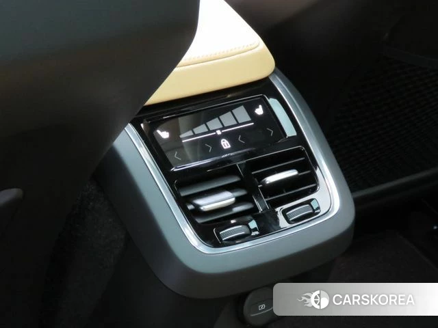 Volvo V60 Cross-Country 2nd Generation 2025 Белый из Кореи, фото 4