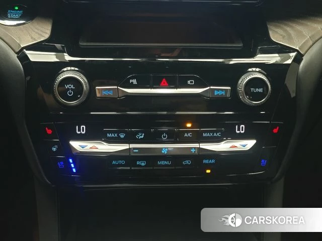 Ford Explorer 6th Generation 2021 Белый из Кореи, фото 4
