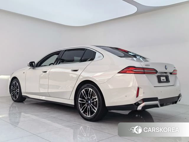 BMW 5 series 2025 Белый из Китая, фото 4