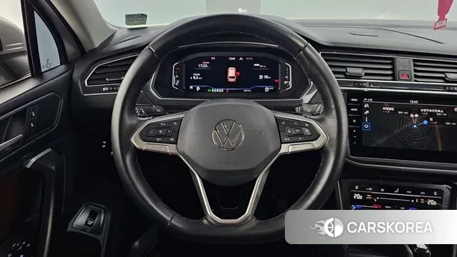 Volkswagen Tiguan Allspace 2024 Белый из Кореи, фото 4