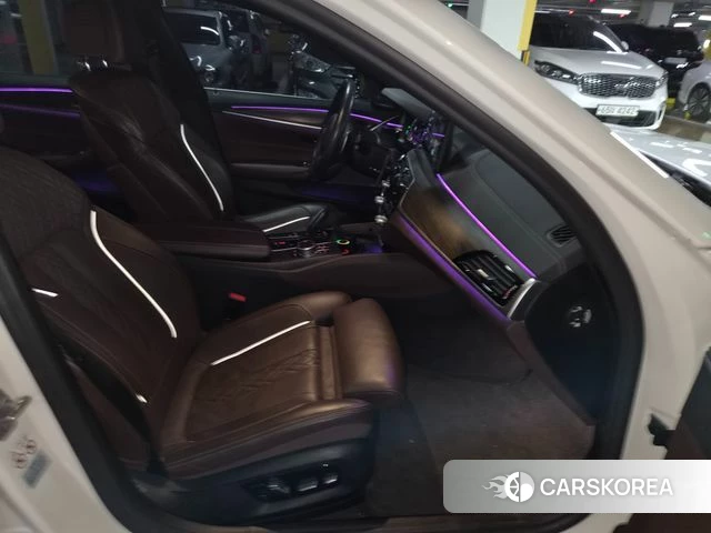BMW 5 Series (G30) 2021 Белый из Кореи, фото 4