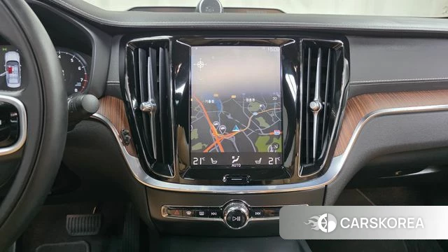 Volvo S60 3rd generation 2021 Белый из Кореи, фото 4