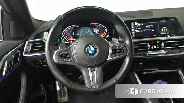 BMW 4 Series (G22) 2023 Светло-серебряный цвет из Кореи, фото 4