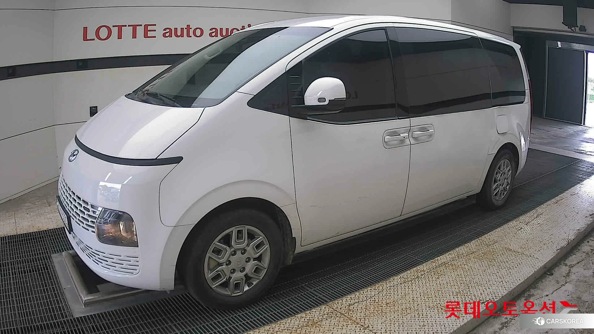 Hyundai Staria 2023 Белый из Кореи, фото 4