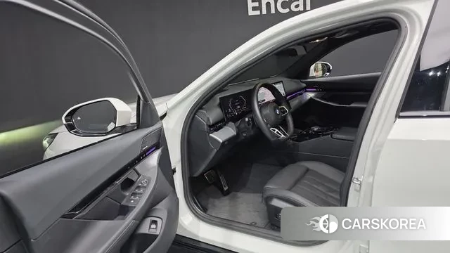 BMW 5 Series (G60) 2024 Белый из Кореи, фото 4