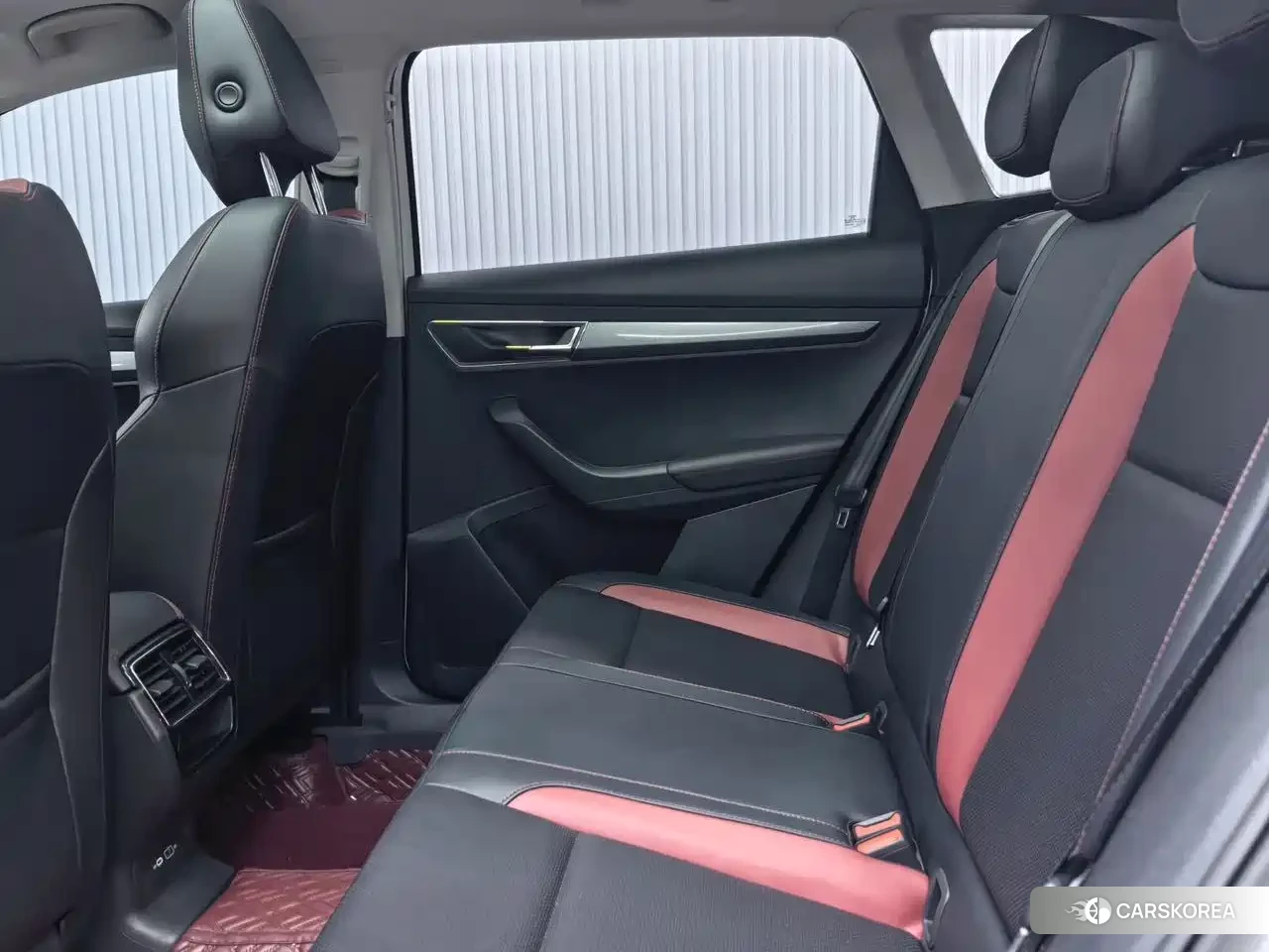Skoda Krok 2023 Белый из Китая, фото 4