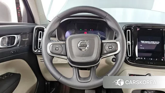 Volvo XC40 2023 Серебряный из Кореи, фото 4