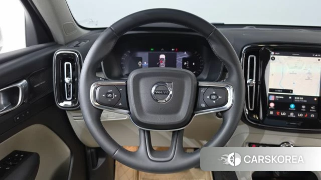 Volvo XC40 2024 Белый из Кореи, фото 4