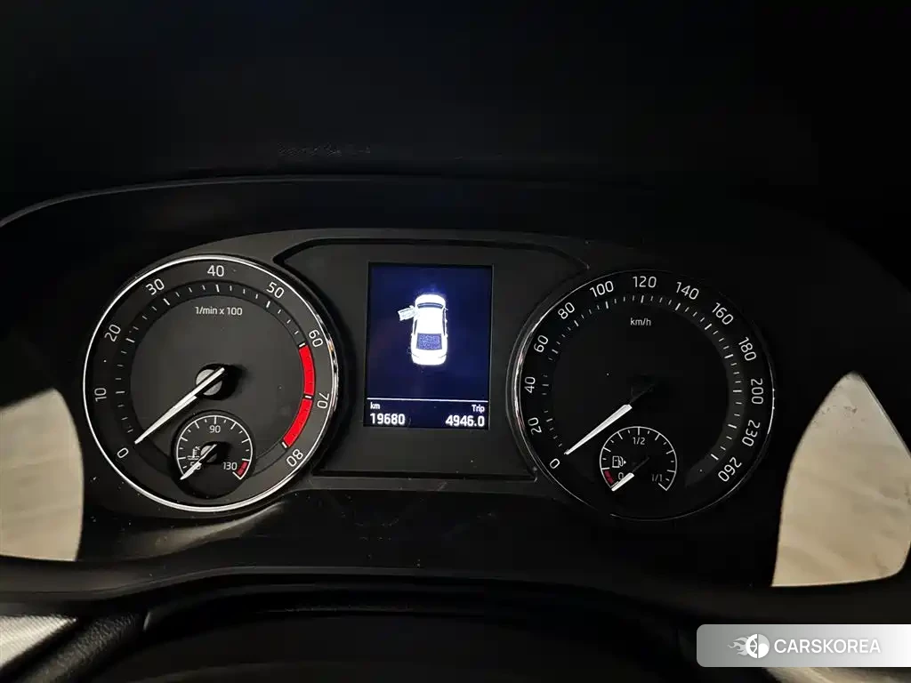 Skoda Octavia 2024 Белый из Китая, фото 5