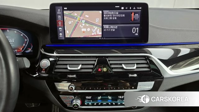 BMW 5 Series (G30) 2023 Белый из Кореи, фото 4