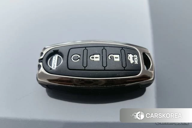Nissan Qijun 2021 Темно-серый из Китая, фото 4