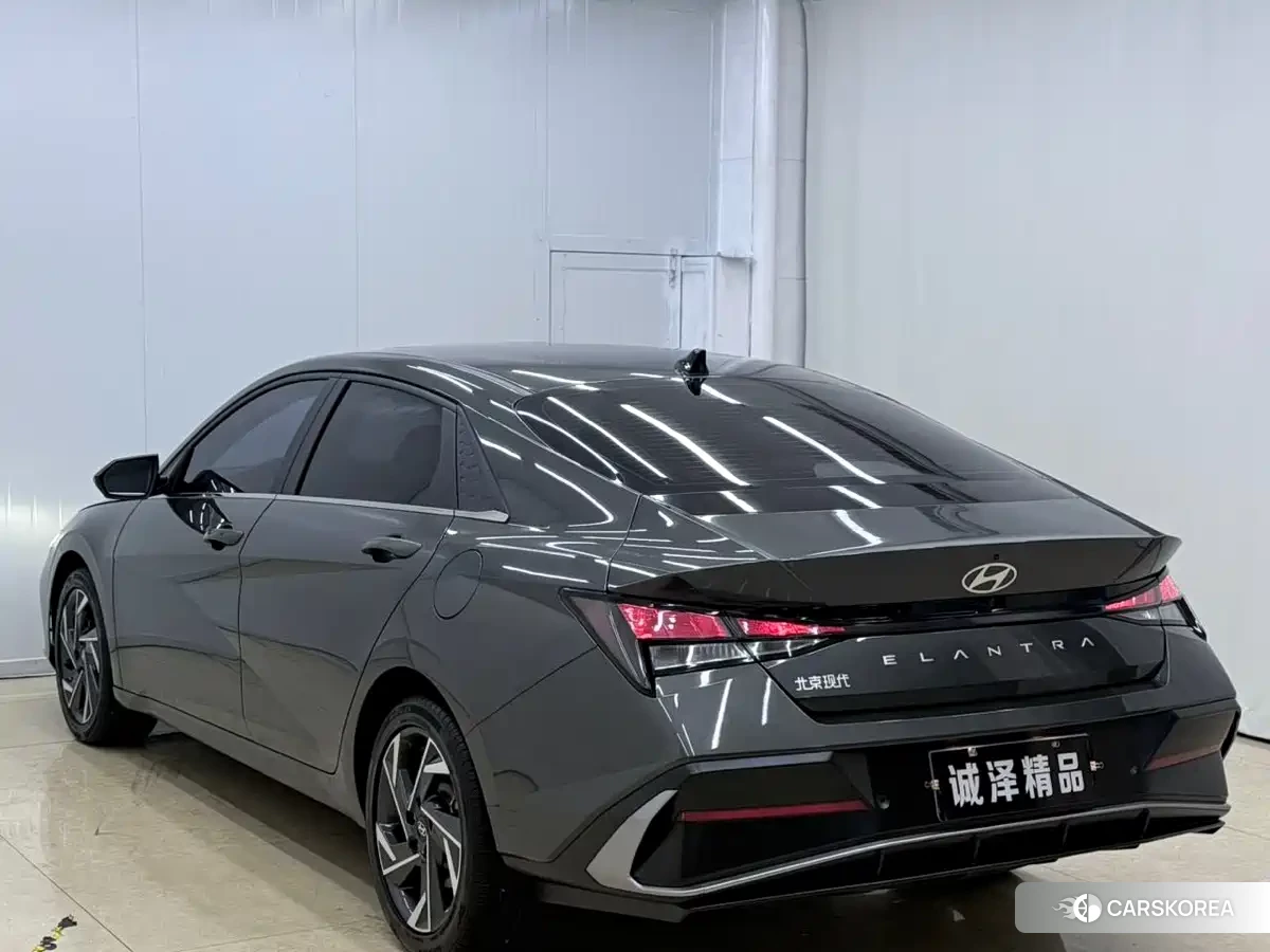 Hyundai Elantra 2024 Silver/gray из Китая, фото 4