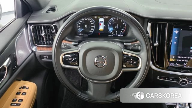 Volvo S60 3rd generation 2022 Серебристо-серый из Кореи, фото 4