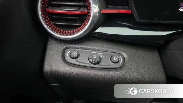 Chevrolet (GM Daewoo) Trax Crossover 2023 Белый из Кореи, фото 4