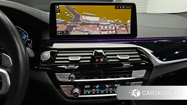 BMW 5 Series (G30) 2021 Белый из Кореи, фото 4