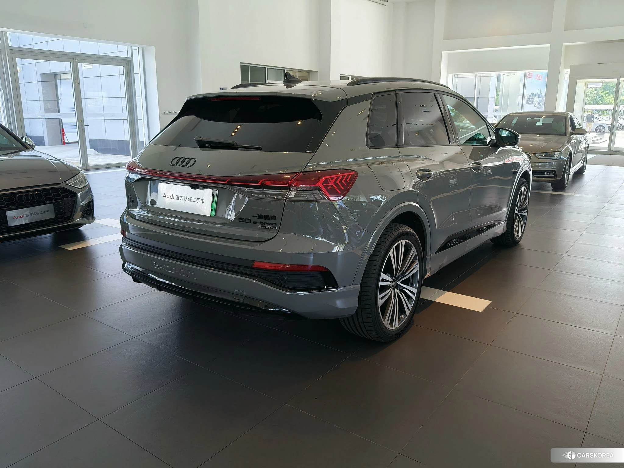Audi Q4 2023 Темно-серый из Китая, фото 4