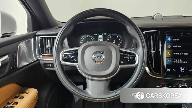 Volvo V60 Cross-Country 2nd Generation 2021 Белый из Кореи, фото 4