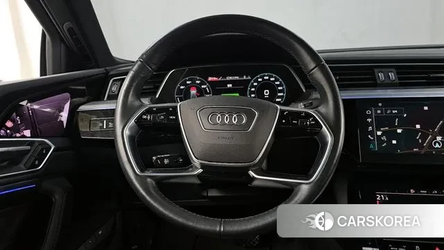 Audi e-Tron 2022 Белый из Кореи, фото 4